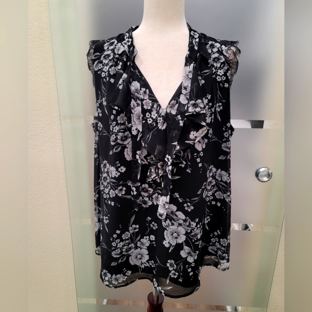 WHBM Floral Black and White Sleeveless V-neck Women's Top Size 14